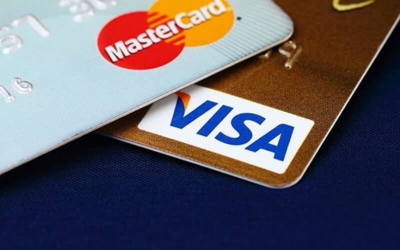 Sử dụng Visa hoặc MasterCard để thanh toán 